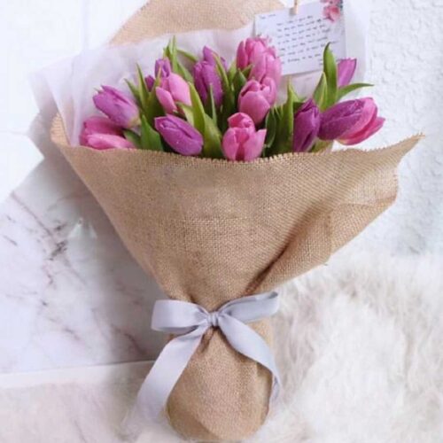 Kytička fialových tulipánov Meredith