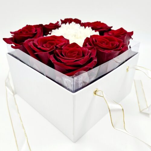 červené ruže v krabičke