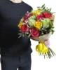 Kytica čerstvých farebných ruží